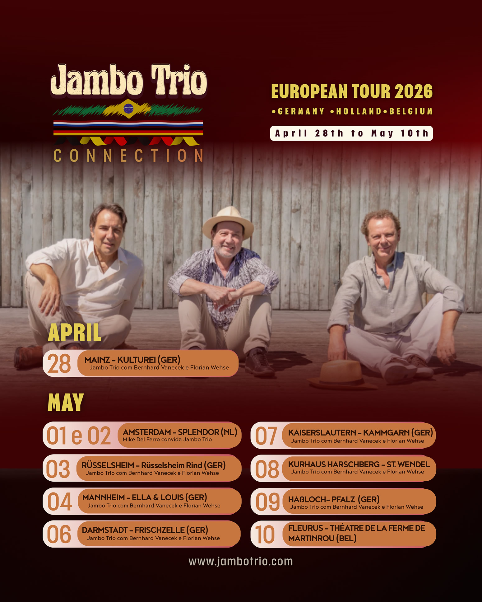 Jambo Trio e convidados no palco celebrando com a plateia ao fundo